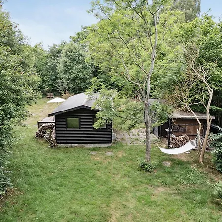 Experience The Simple Life In A Retro Wooden House * Højby